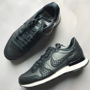 Nike Dark Metallic Green Internationalist Sneakers